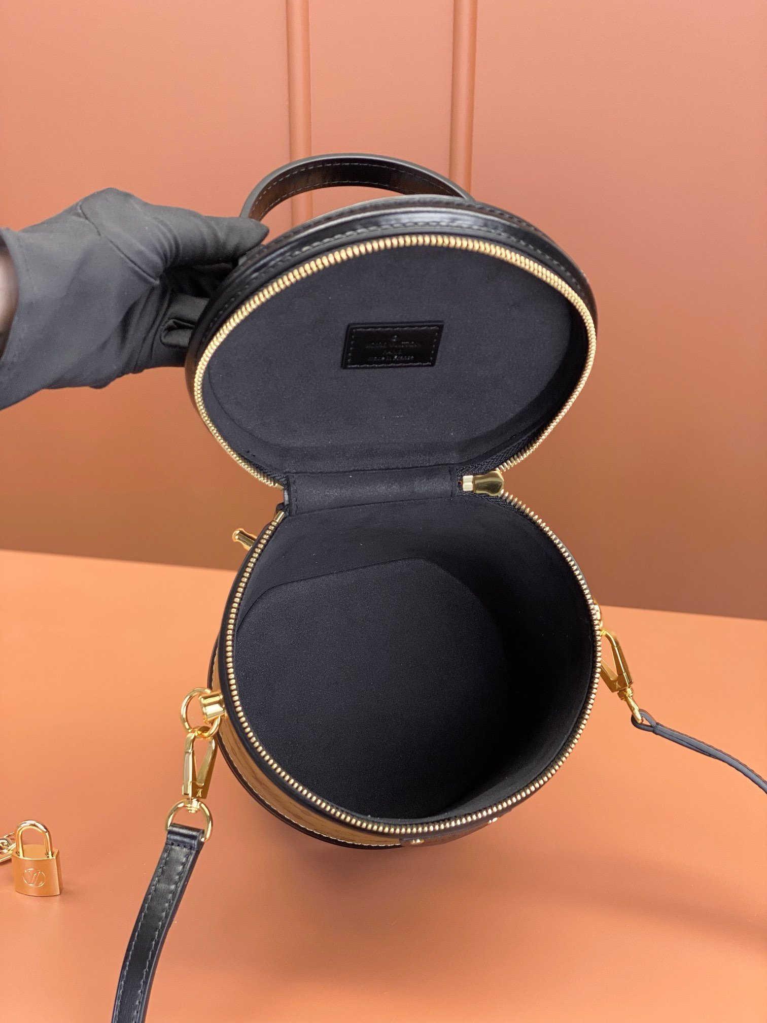 aa2e8fa50b9917617bbe9e953e50afe204416bf3