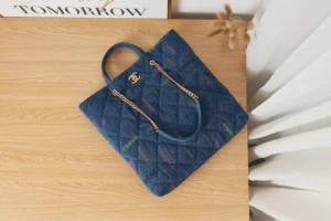 CHANE size: 51x43x3cm