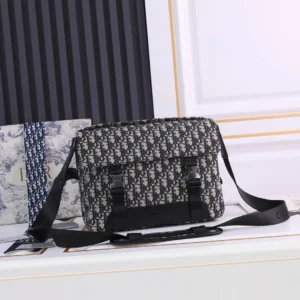 DiorExplorer Messenger Bag Size:31*21*8cm Model CD-1060