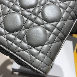 Classic size:17155cm in pearlescent grey - 图片 3