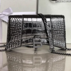 Parisian Model: 198 Size: 22x13x5cm