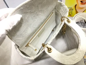 Lady D-Lite 5 compartments white silk lace Size: 24 x 20 x 11 cm Model M0565 - 图片 2