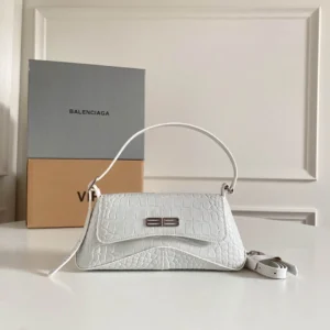 Underarm bag Size: 27*25.5*4.8cm