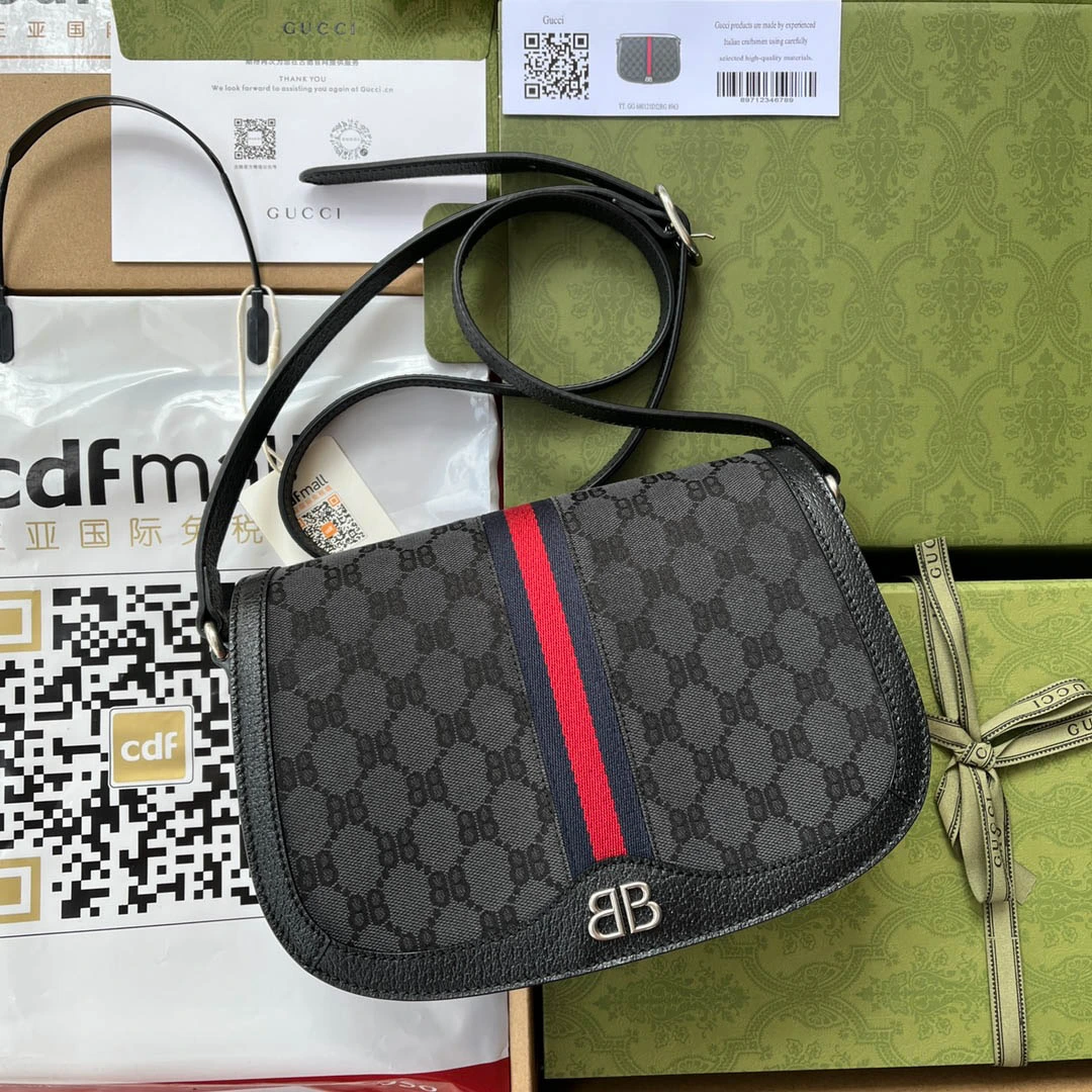 Shoulder bag Model: 680121 Size: 25*18*9