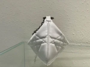 Caro Tulip Handbag Size: 25 x 16 x 2.5 cm - 图片 4