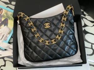 Black Sheepskin Size: 26*30*7*cm