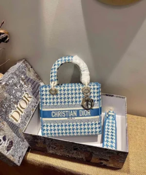 Lady 5 compartment embroidery Size: 24 x 20 x 11 cm