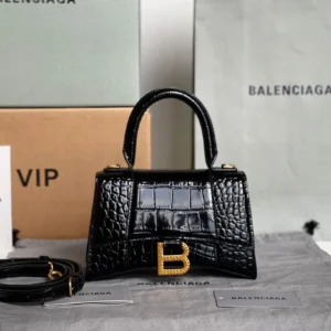 Parisienne gold color diamond buckle Model No.:127 Size:19x8x21cm