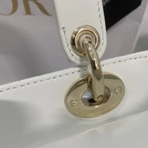 Embroidered monogrammed shoulder strap - 图片 3