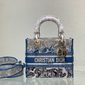 Lady D-Lite 5-panel embroidery Size: 24 x 20 x 11 cm