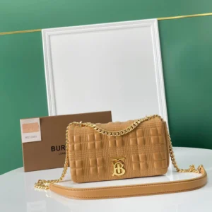 Lola bag Size:W23 x H13 x D6cm Code:650678