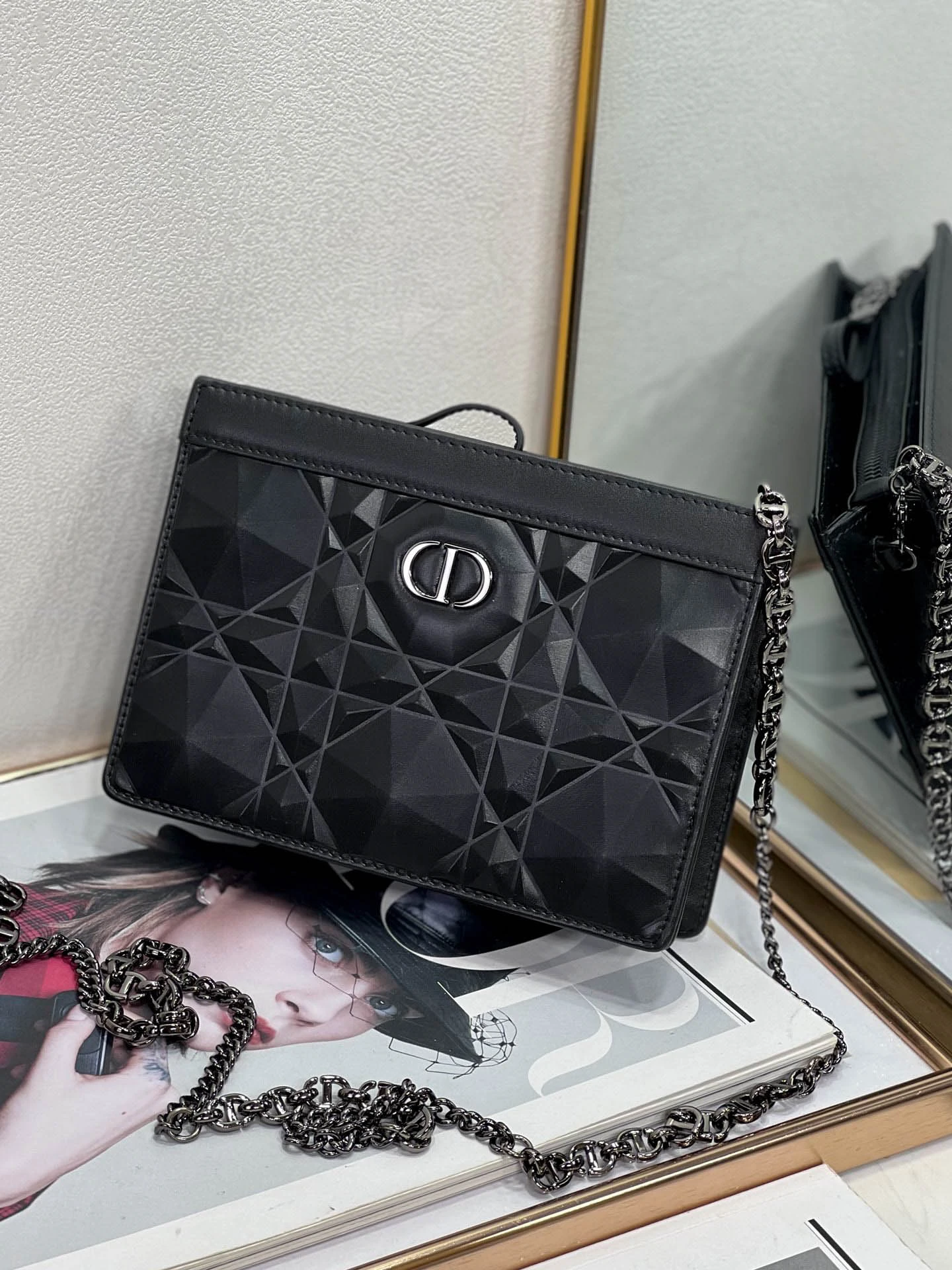 Caro Collection Diamond Chain Clutch Size: 19x14x3cm