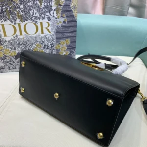 Cowhide Handbag Model:9322 Size: 30x22.5x16cm - 图片 6