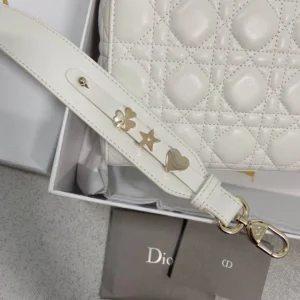 Embroidered monogrammed shoulder strap - 图片 5