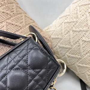 Dior Lady Dior in five-compartment lambskin detail - 图片 6