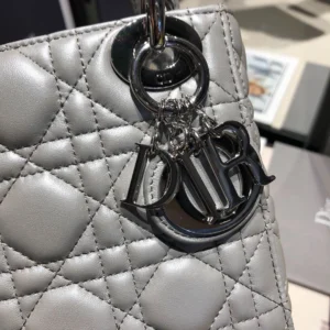 Classic size:17155cm in pearlescent grey - 图片 6