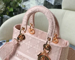 Embroidered Diamond Collection Size: 24*20*11cm - 图片 6