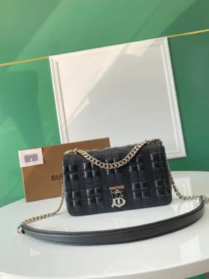 Lola bag Size:W23 x H13 x D6cm Code:650678