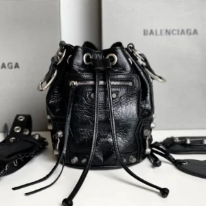 Size:9104 Size:15*19.8*17.8cm