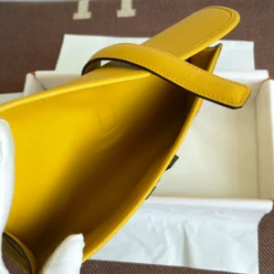 Amber Yellow - 图片 8