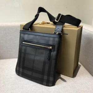 Shoulder crossbody bag Size：27X28cm Code：400123