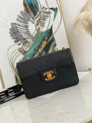 Can be one-shoulder, cross-body, handbag Size: 30.21.8cm