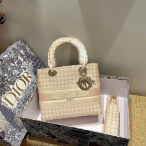 Lady D-Lite 5-panel embroidery Size: 24 x 20 x 11 cm