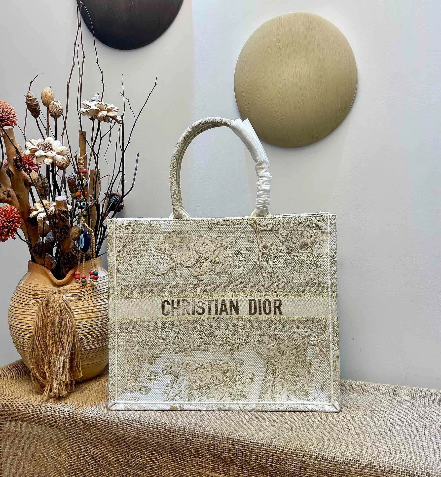 Book Tote Collection Size: 41.5cm 36cm 22cm