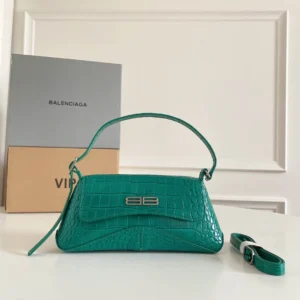 Underarm bag Size: 27*25.5*4.8cm