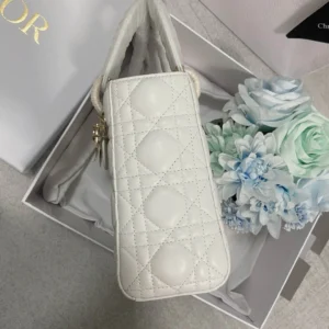 Embroidered monogrammed shoulder strap - 图片 9