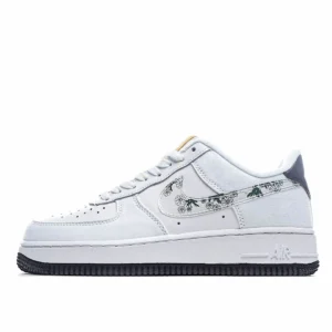 Nike Air Force 1 07 Low Top Sneakers