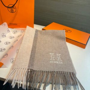 H logo scarf