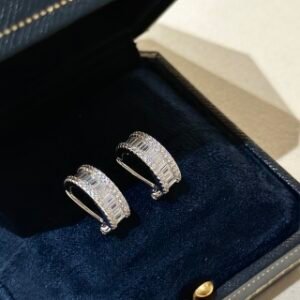 Circular diamond stud earrings