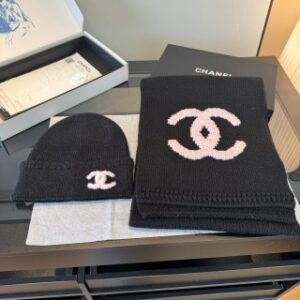 Wool hat and scarf set black